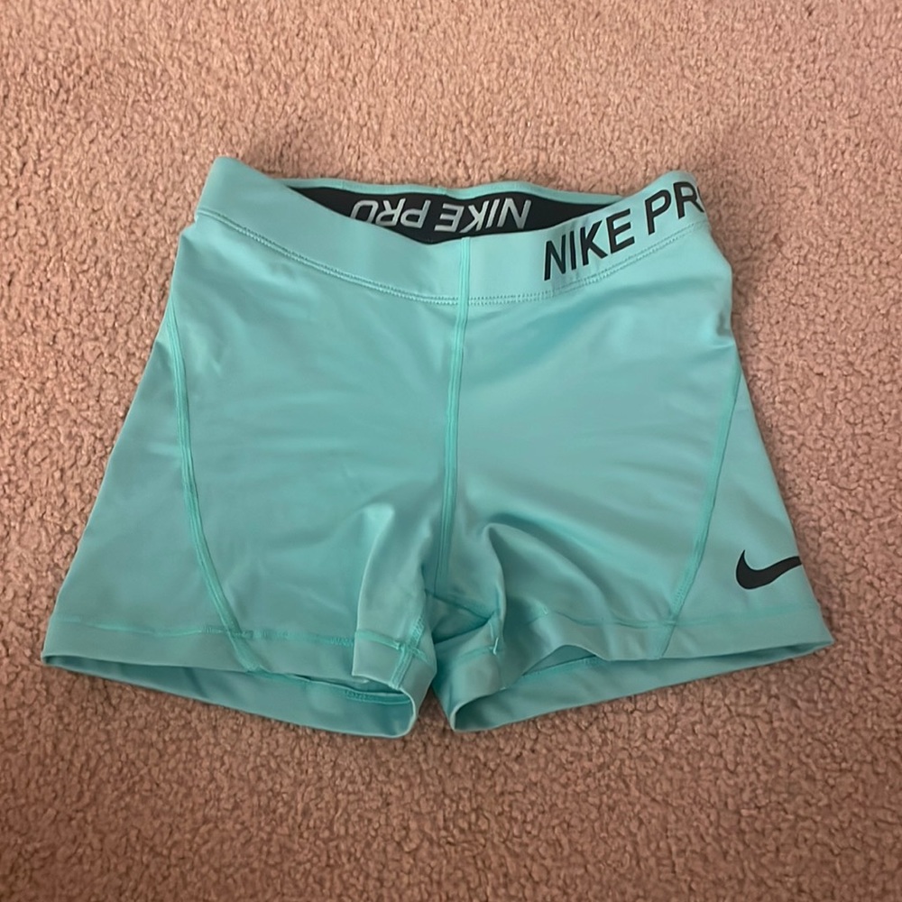 Aqua Nike pros